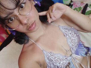 KiaraLeono